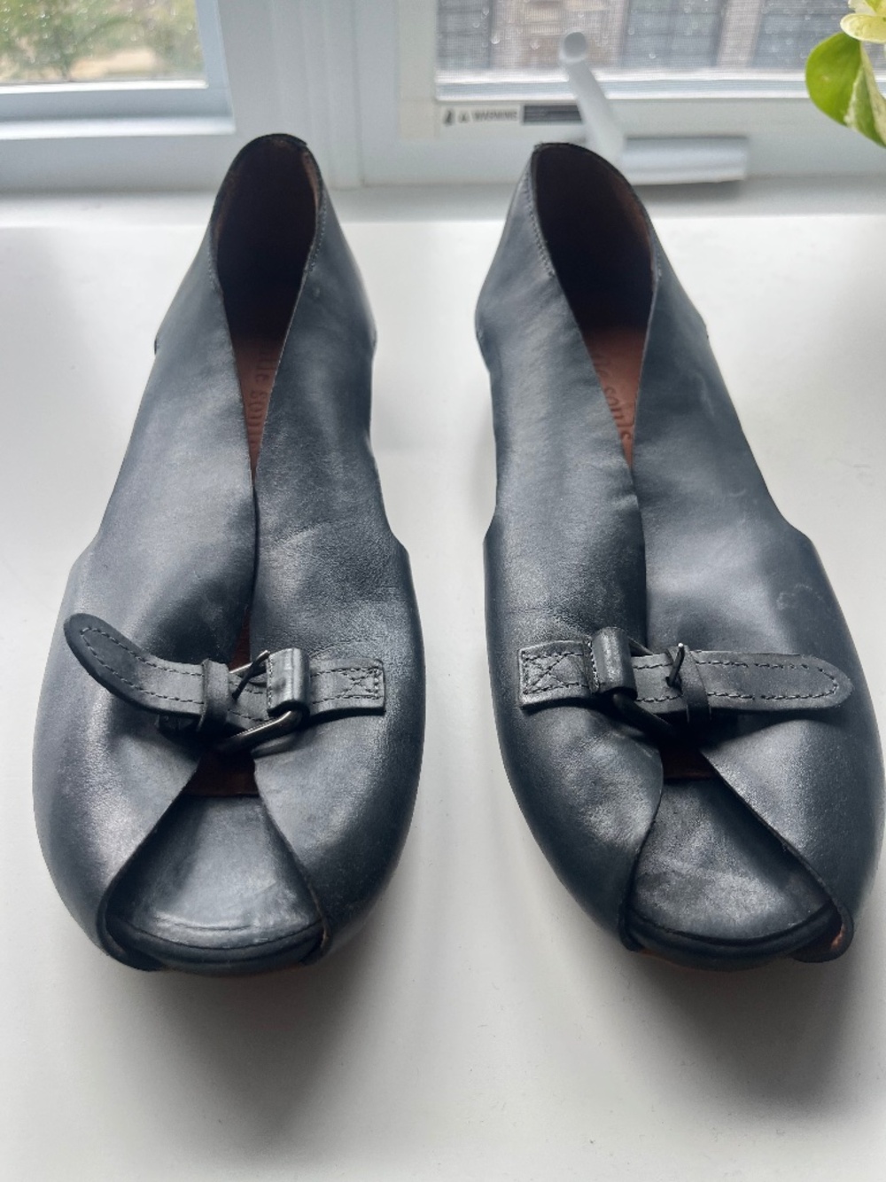 Gentle Souls Slip-On Shoes – Women's Size 9